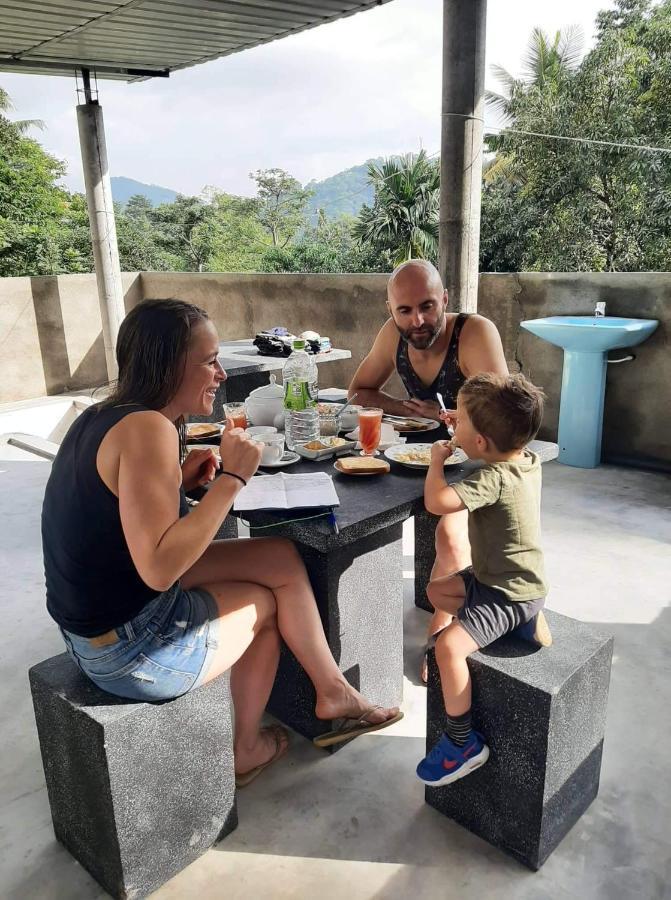 Sura Homestay Kandy Buitenkant foto