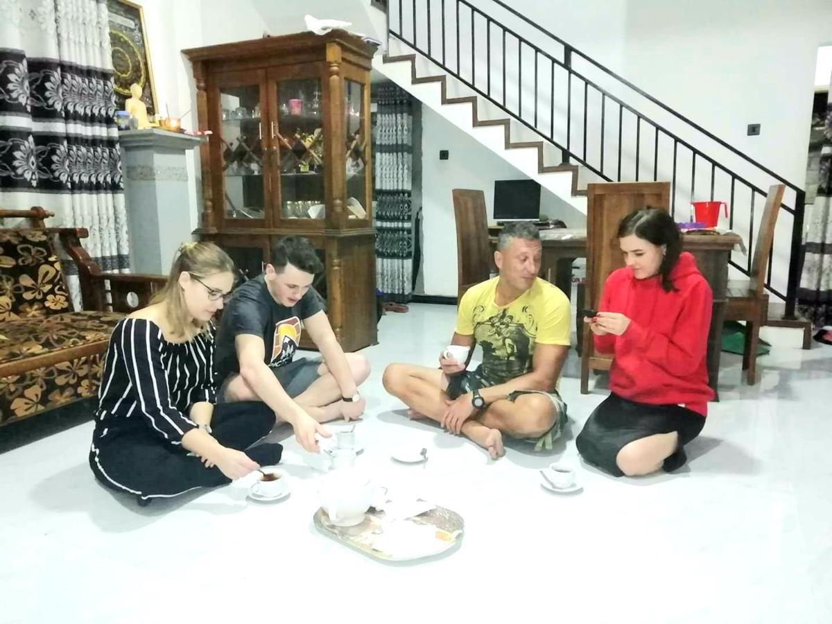 Sura Homestay Kandy Buitenkant foto