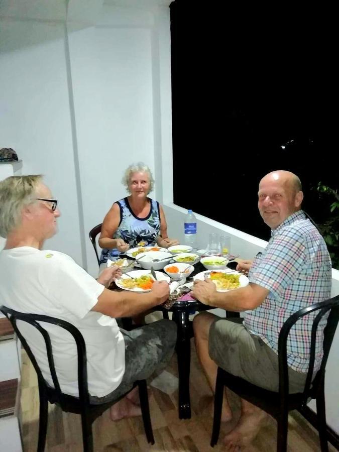 Sura Homestay Kandy Buitenkant foto